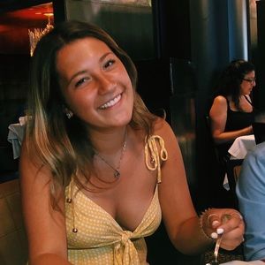 Meet your Posher, Alexis